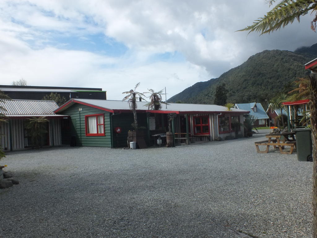 Glow Worm Accommodation Franz Josef Bagian luar foto