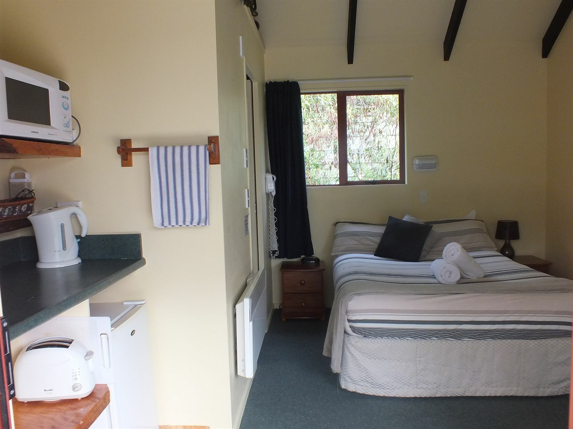Glow Worm Accommodation Franz Josef Bagian luar foto